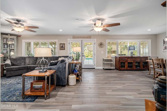 2555 W Avenue M8, Palmdale, CA 93551