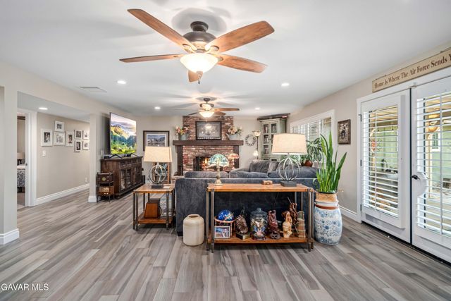 2555 W Avenue M8, Palmdale, CA 93551