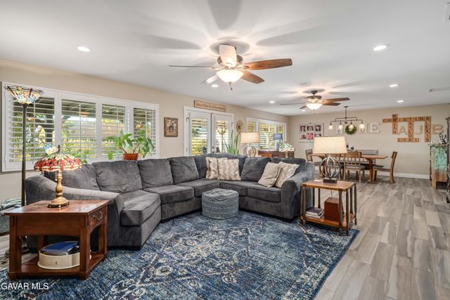2555 W Avenue M8, Palmdale, CA 93551