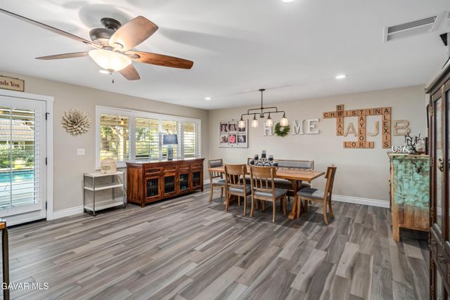2555 W Avenue M8, Palmdale, CA 93551