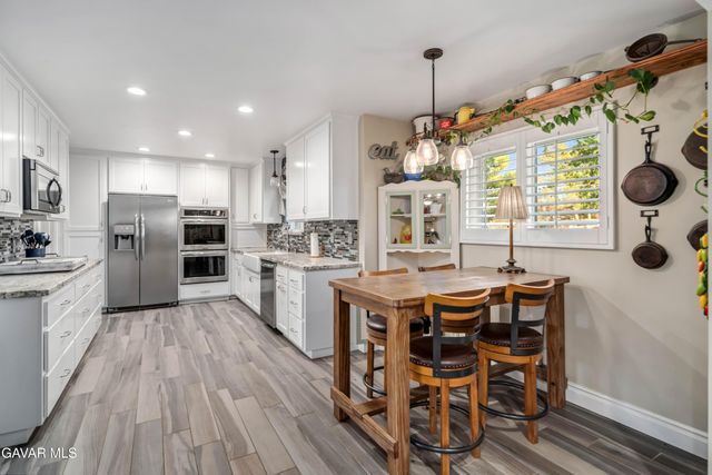 2555 W Avenue M8, Palmdale, CA 93551