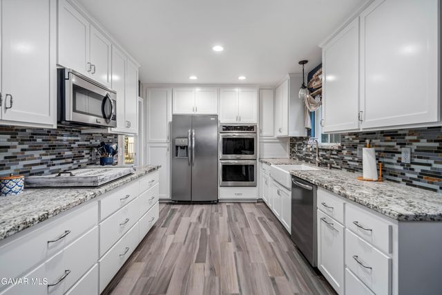 2555 W Avenue M8, Palmdale, CA 93551