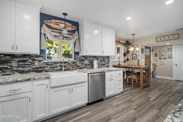 2555 W Avenue M8, Palmdale, CA 93551