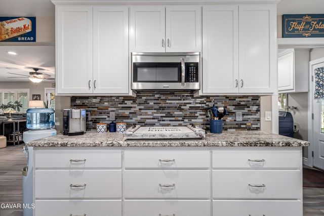2555 W Avenue M8, Palmdale, CA 93551