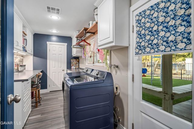 2555 W Avenue M8, Palmdale, CA 93551