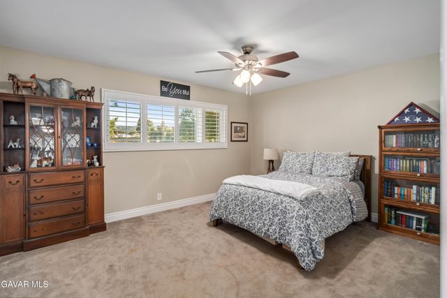 2555 W Avenue M8, Palmdale, CA 93551