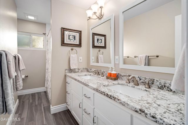 2555 W Avenue M8, Palmdale, CA 93551