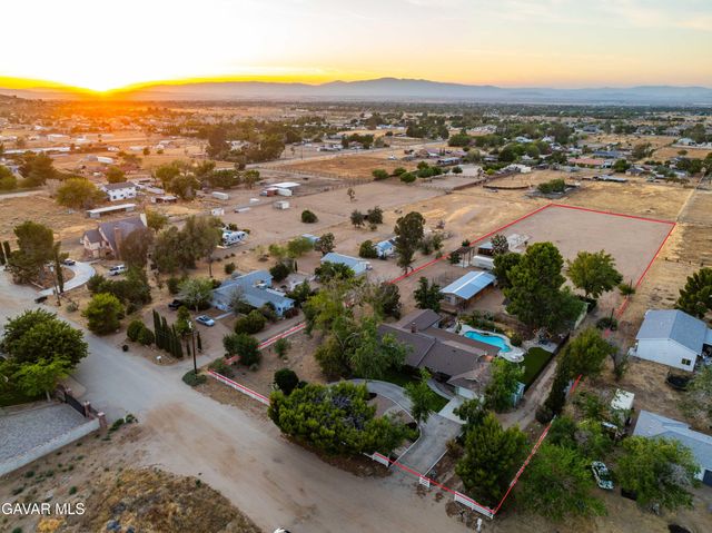 2555 W Avenue M8, Palmdale, CA 93551