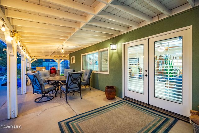 2555 W Avenue M8, Palmdale, CA 93551