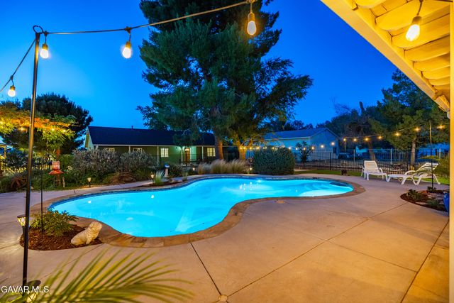 2555 W Avenue M8, Palmdale, CA 93551