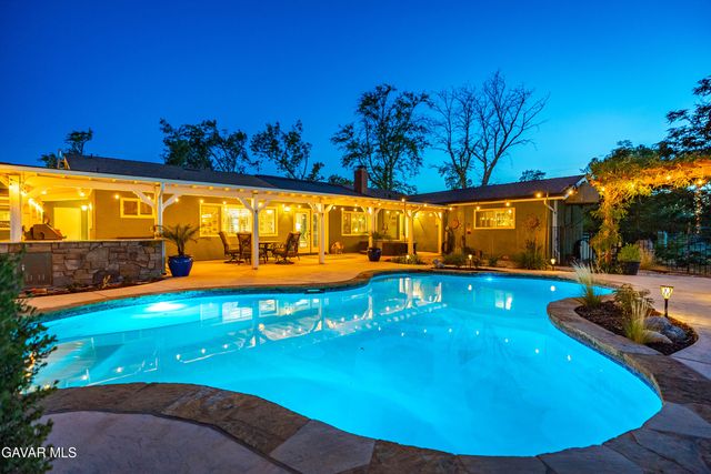 2555 W Avenue M8, Palmdale, CA 93551
