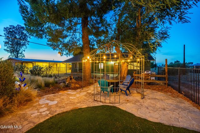 2555 W Avenue M8, Palmdale, CA 93551