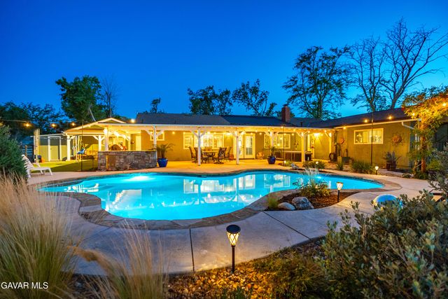 2555 W Avenue M8, Palmdale, CA 93551