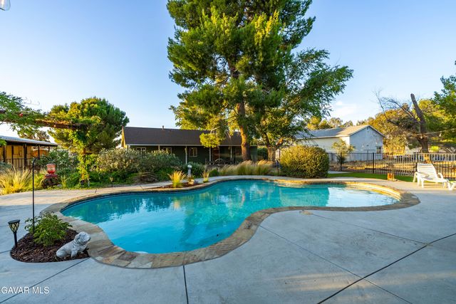 2555 W Avenue M8, Palmdale, CA 93551