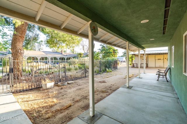 2555 W Avenue M8, Palmdale, CA 93551