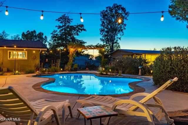 2555 W Avenue M8, Palmdale, CA 93551