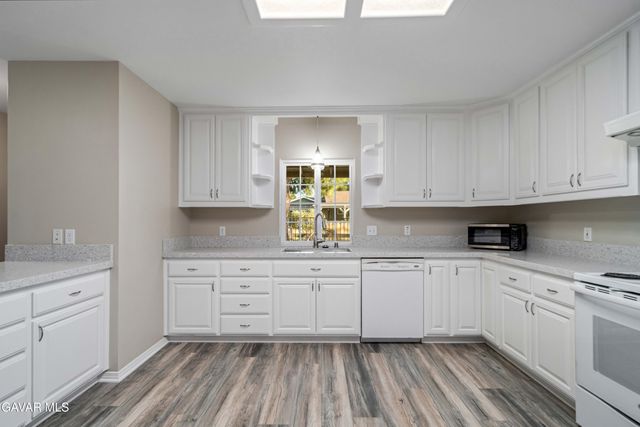 2555 W Avenue M8, Palmdale, CA 93551