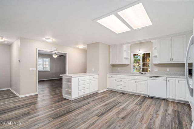 2555 W Avenue M8, Palmdale, CA 93551