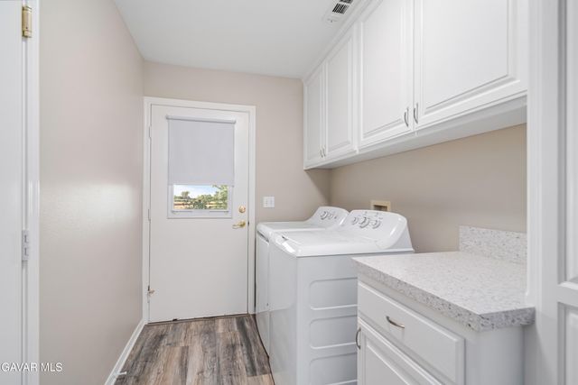 2555 W Avenue M8, Palmdale, CA 93551