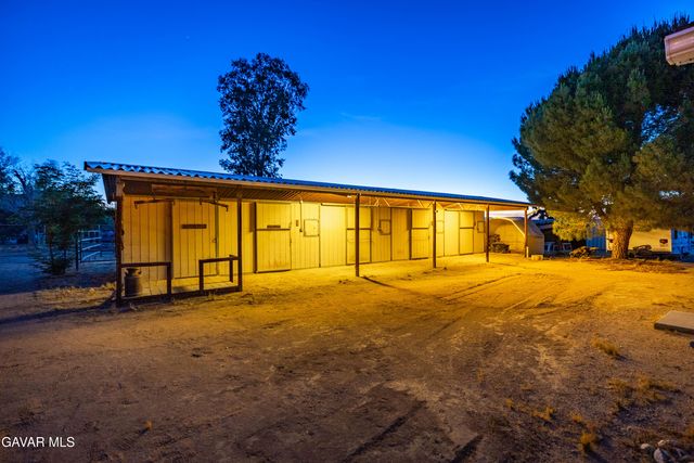 2555 W Avenue M8, Palmdale, CA 93551