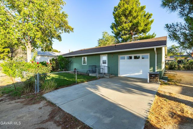 2555 W Avenue M8, Palmdale, CA 93551