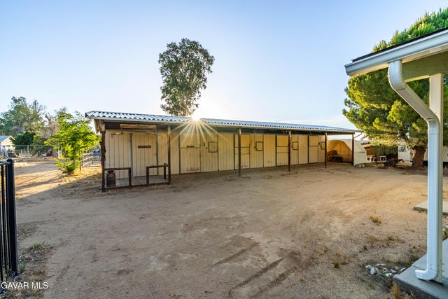 2555 W Avenue M8, Palmdale, CA 93551