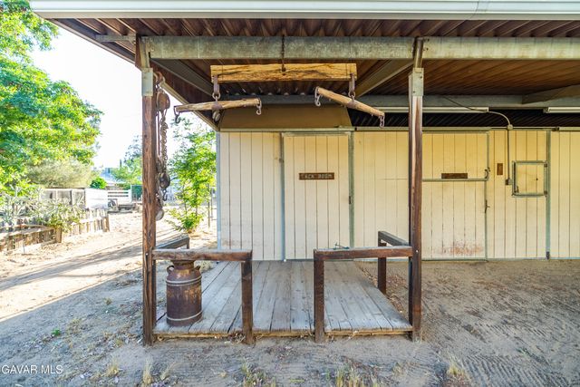 2555 W Avenue M8, Palmdale, CA 93551