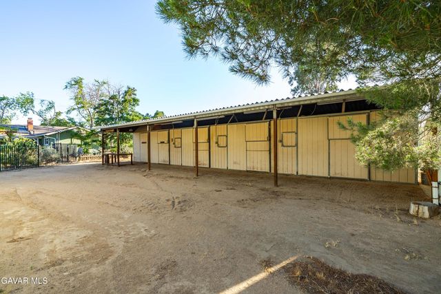 2555 W Avenue M8, Palmdale, CA 93551
