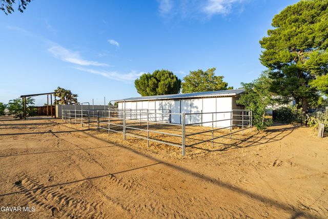 2555 W Avenue M8, Palmdale, CA 93551