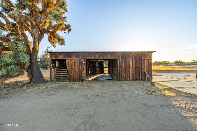 2555 W Avenue M8, Palmdale, CA 93551