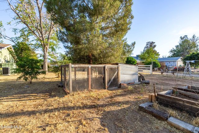 2555 W Avenue M8, Palmdale, CA 93551