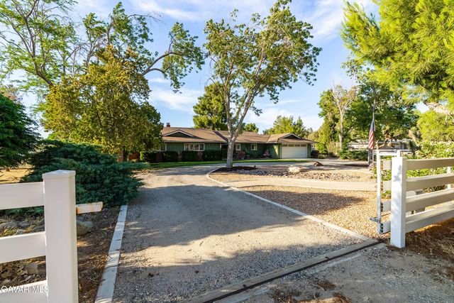 2555 W Avenue M8, Palmdale, CA 93551