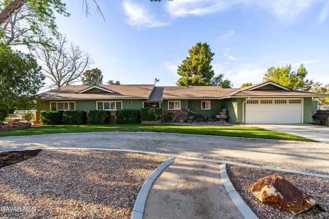 2555 W Avenue M8, Palmdale, CA 93551