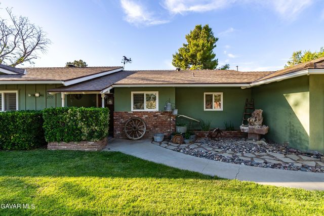 2555 W Avenue M8, Palmdale, CA 93551