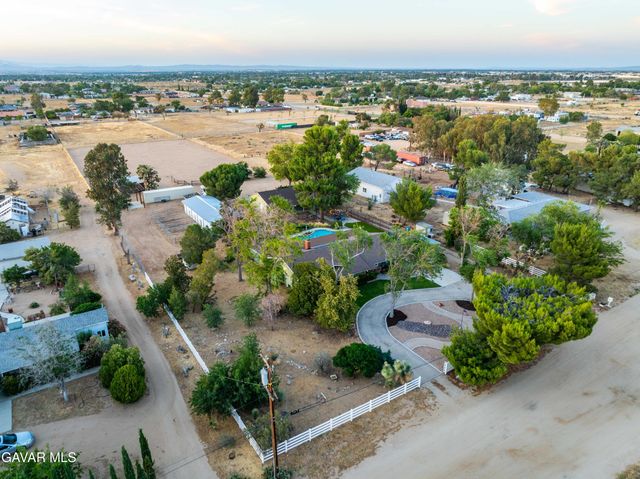 2555 W Avenue M8, Palmdale, CA 93551