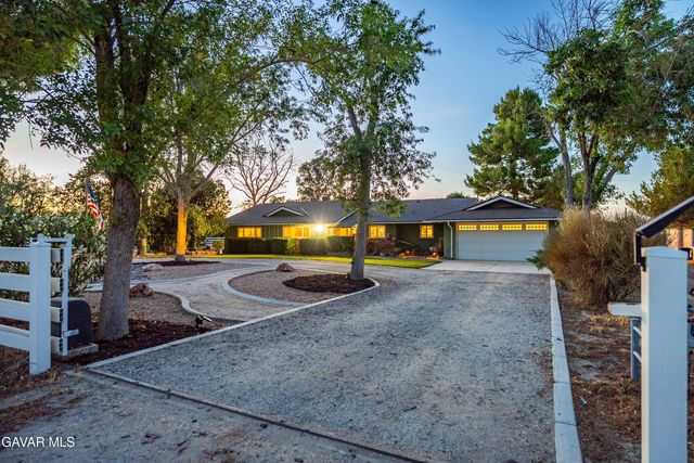 2555 W Avenue M8, Palmdale, CA 93551