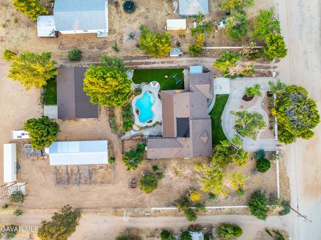 2555 W Avenue M8, Palmdale, CA 93551