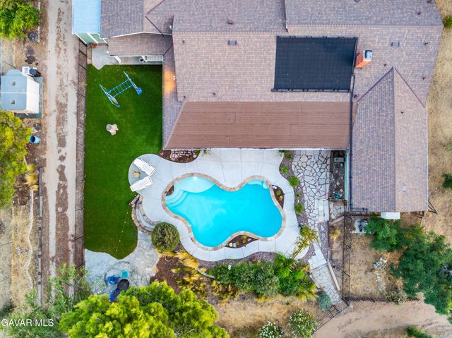 2555 W Avenue M8, Palmdale, CA 93551