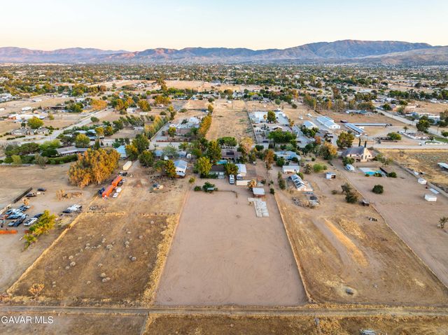2555 W Avenue M8, Palmdale, CA 93551