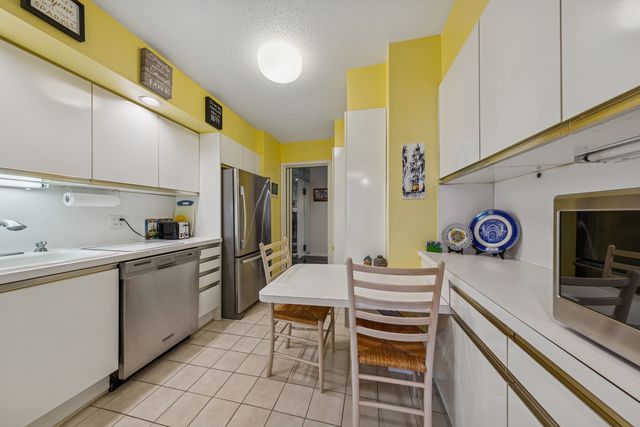 1440 N State Street 21B, Chicago, IL 60610