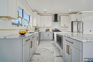 19 Mountain Avenue, Mahwah, NJ 07430