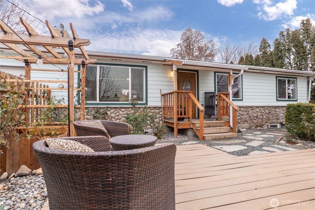 785 N Jerome Lane, East Wenatchee, WA 98802