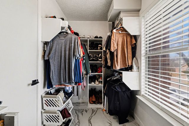 6715 Canyon Creek Drive, Arlington, TX 76001