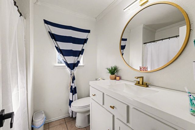 6715 Canyon Creek Drive, Arlington, TX 76001