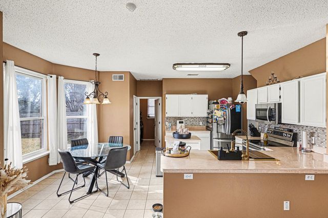 6715 Canyon Creek Drive, Arlington, TX 76001