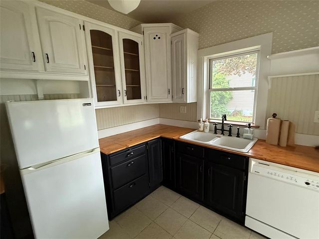 1524 Highland Avenue, Eau Claire, WI 54701