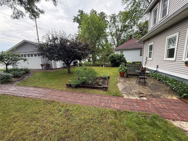 1524 Highland Avenue, Eau Claire, WI 54701
