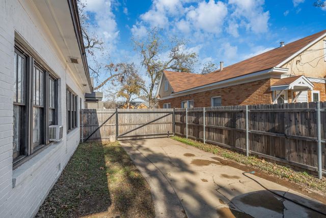 2011 MCGREGOR AVENUE, Wichita Falls, TX 76301