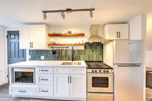 73 Washburn Avenue, East Providence, RI 02916