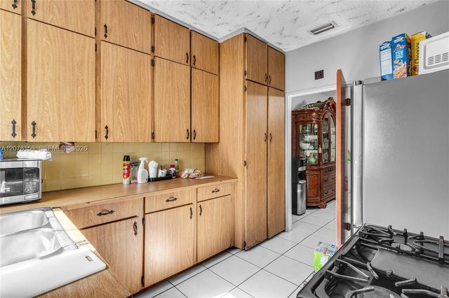 4727 NE 1st Court, Miami, FL 33137
